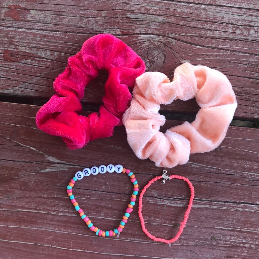4 pink Groovy bracelet scrunchie set